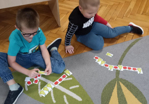 dzieci układają rytmy
