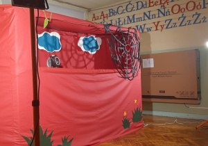 Dzieci oglądają przedstawienie
