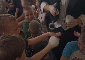 pan czaruje bańki