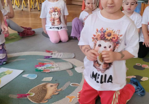 Dzieci segregują elementy