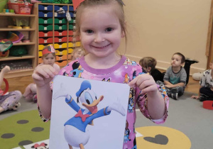 Dzieci świętują Dzień Myszki Mickey