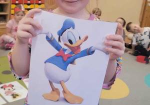 Dzieci świętują Dzień Myszki Mickey