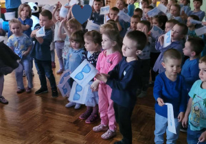 Dzieci śpiewają
