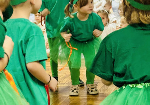 Dzieci występują podczas Jasełek