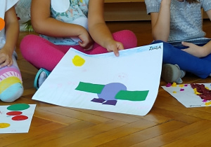 Dzieci prezentują swoje prace