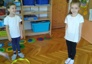 Dzieci ćwiczą