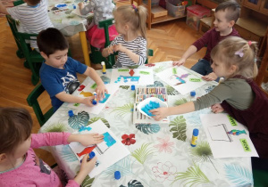 Wykonujemy pracę plastyczną "Lampka"