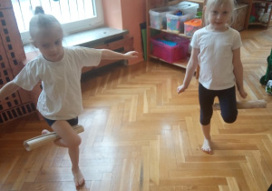 Ćwiczenia ruchowe z rolkami