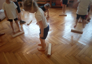Ćwiczenia ruchowe z rolkami