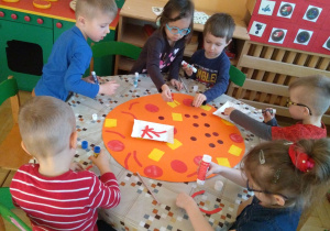 pizza plastycznie