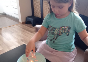 czwartkowe eksperymentowanie z magnesem, ogniem i nie tylko