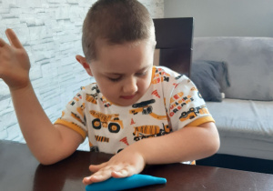 czwartkowe eksperymentowanie z magnesem, ogniem i nie tylko