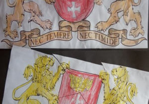 Prace plastyczne dzieci przedstawiające herb Gdańska.