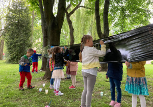 Malowanie na folii w ogrodzie przedszkolnym