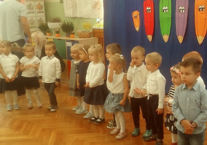 dzieci występują
