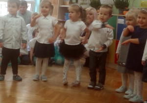 dzieci występują