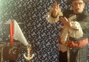 magik przebrany za pirata