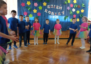 Dzieci podczas występu