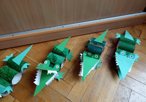 krokodyle z rolek po papierze