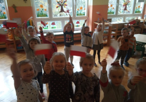 Śpiewamy piosenki o Polsce.