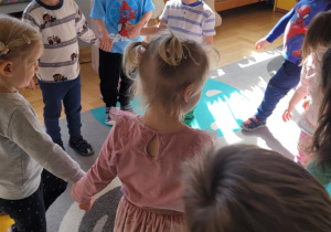 Dzieci świętują urodziny