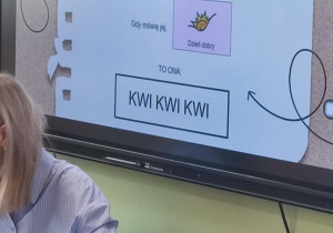 dzieci uczestniczą w zajęciach