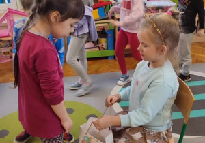 Dziewczynka obchodzi urodziny