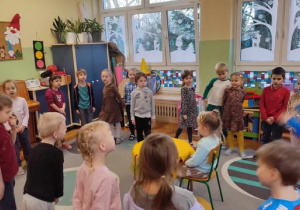 Dziewczynka obchodzi urodziny