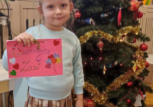 Dziewczynka obchodzi urodziny