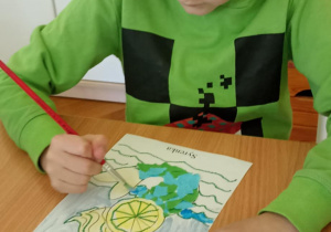 dzieci kolorują syrenkę warszawską