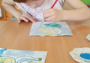 dzieci kolorują syrenkę warszawską