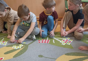 dzieci układają rytmy