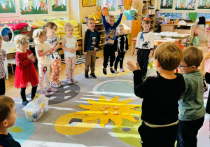 Dzieci świętują urodziny