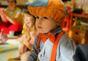 Dzieci bawią się na Balu Postaci z Bajek