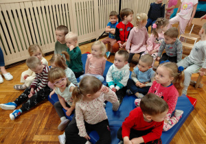 Dzieci czekają na występ