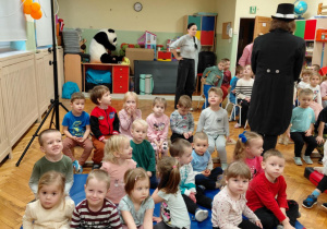 Dzieci czekają na występ