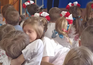 pani prezentuje fagot