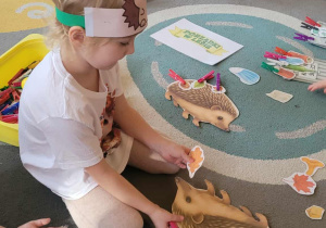 Dzieci segregują elementy