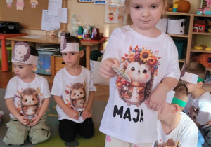 Dzieci segregują elementy