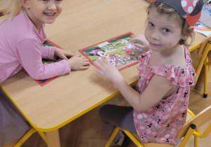 Dzieci świętują Dzień Myszki Mickey