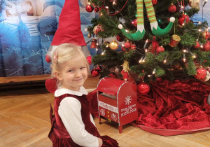 Dzieci wysyłają list do Mikołaja