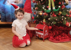 Dzieci wysyłają list do Mikołaja