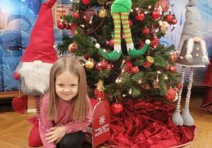 Dzieci wysyłają list do Mikołaja