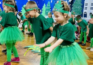 Dzieci występują podczas Jasełek