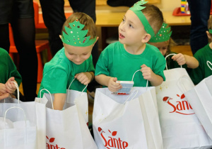 Dzieci występują podczas Jasełek
