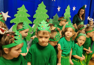 Dzieci występują podczas Jasełek