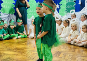 Dzieci występują podczas Jasełek