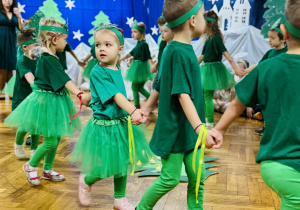 Dzieci występują podczas Jasełek