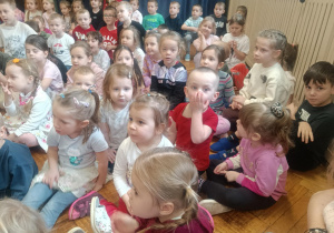 Dzieci się śmieją