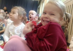 Dzieci się śmieją